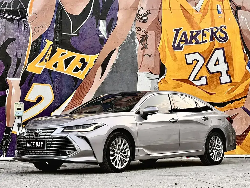 Toyota Avalon — фото 1