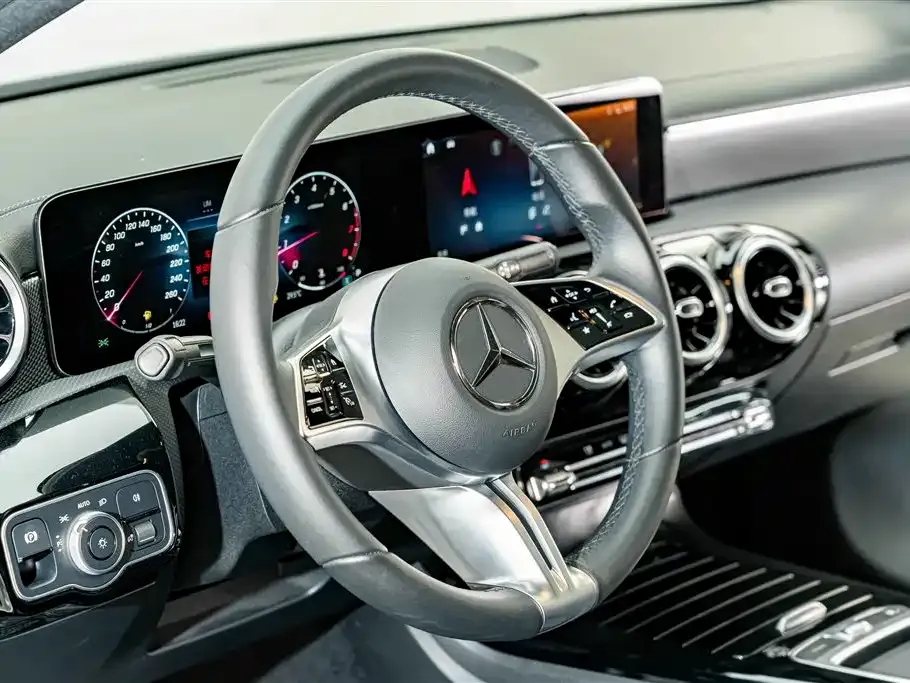 Mercedes-Benz A-Class — фото 7