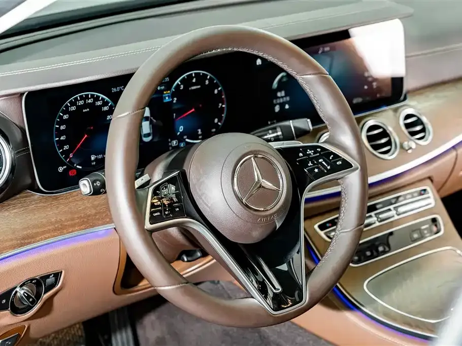 Mercedes-Benz E-Class — фото 10