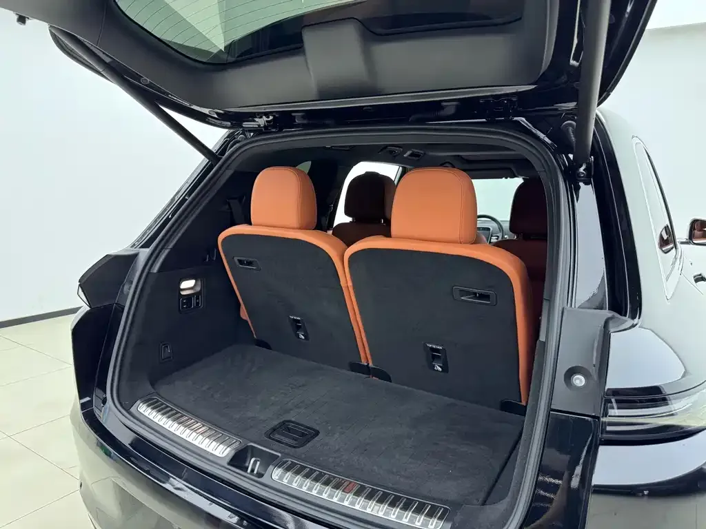 Li Auto L8 — фото 3
