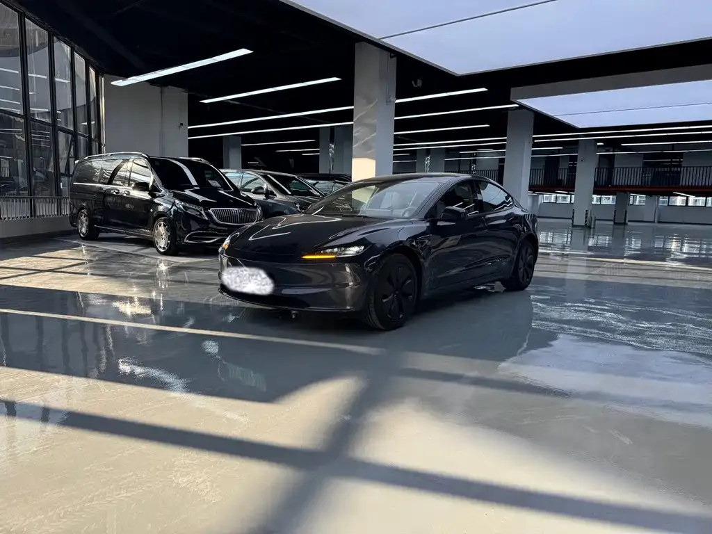 Tesla Model 3 — фото 1