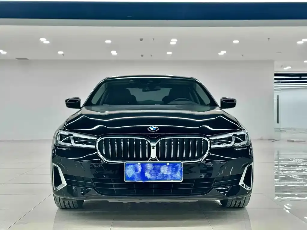 BMW 5 Series — фото 1