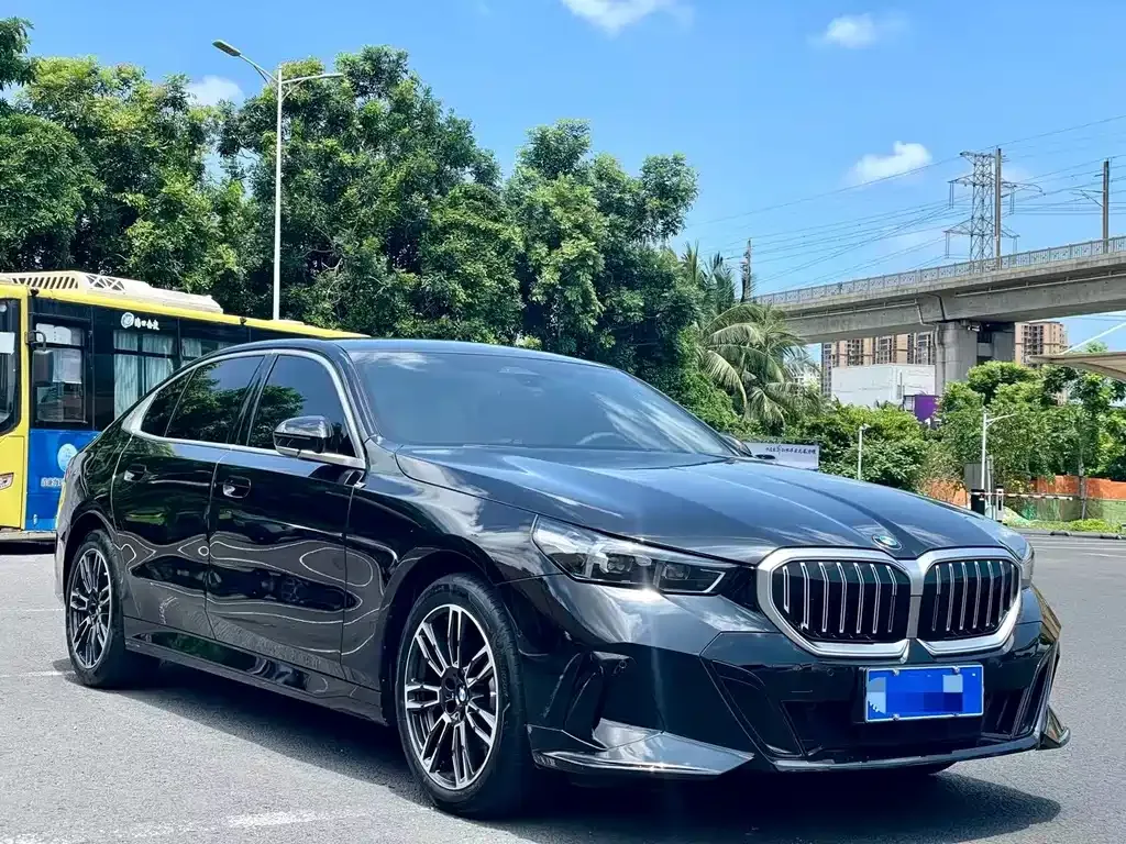 BMW 5 Series — фото 9