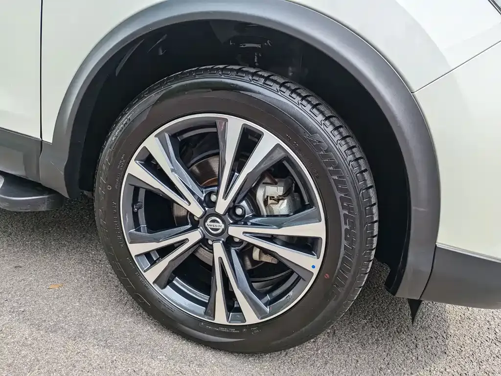 Nissan Qashqai — фото 10