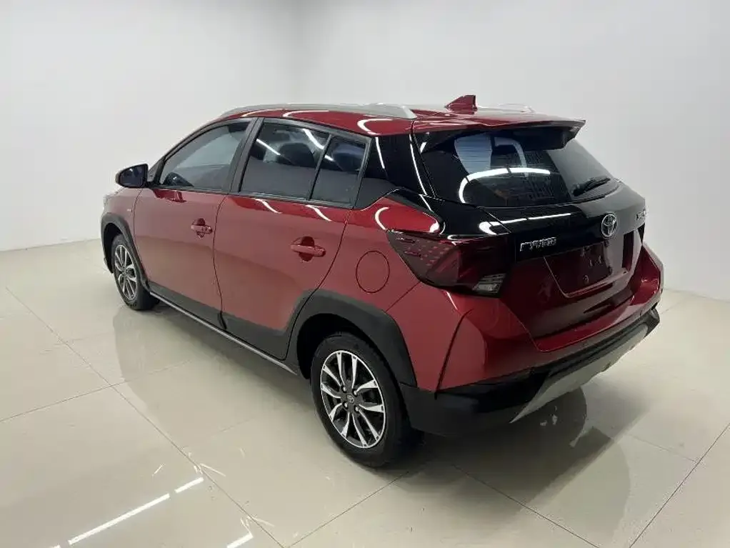 Toyota Yaris L — фото 3