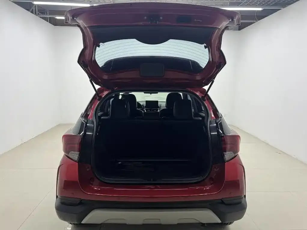 Toyota Yaris L — фото 2