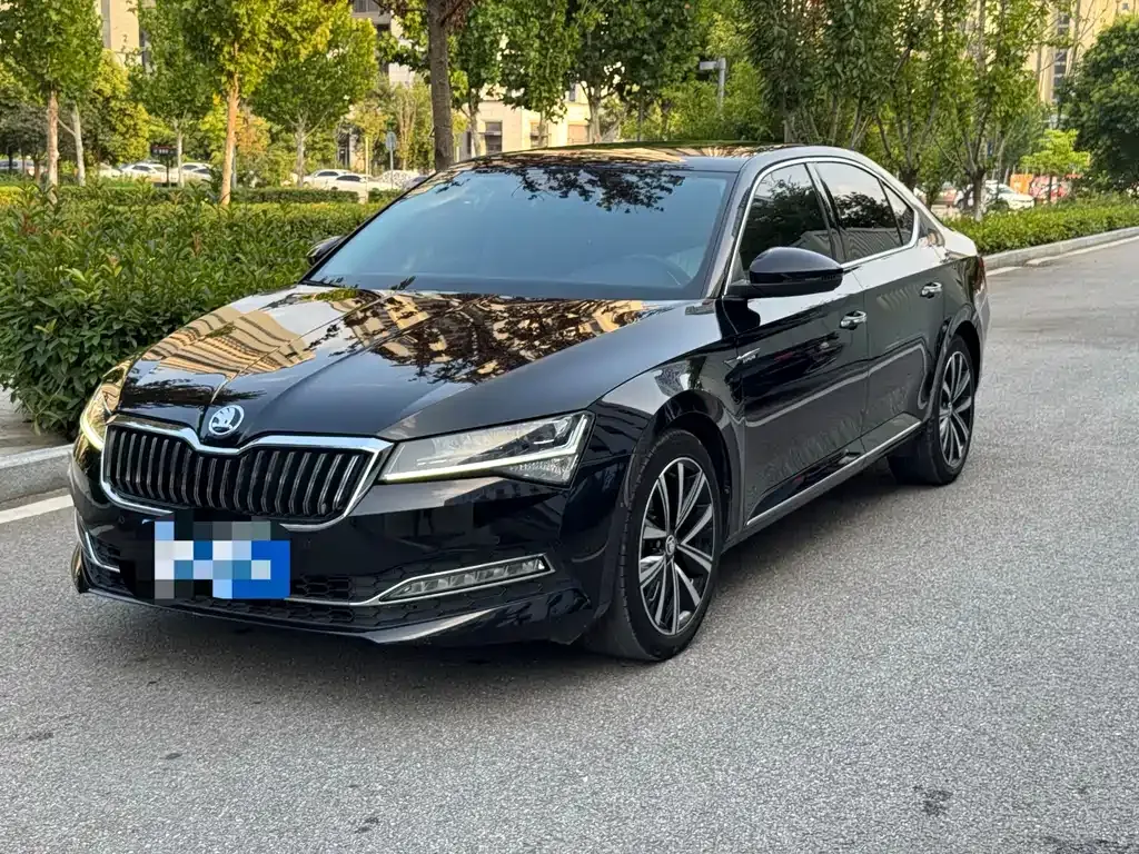 Skoda Superb — фото 1