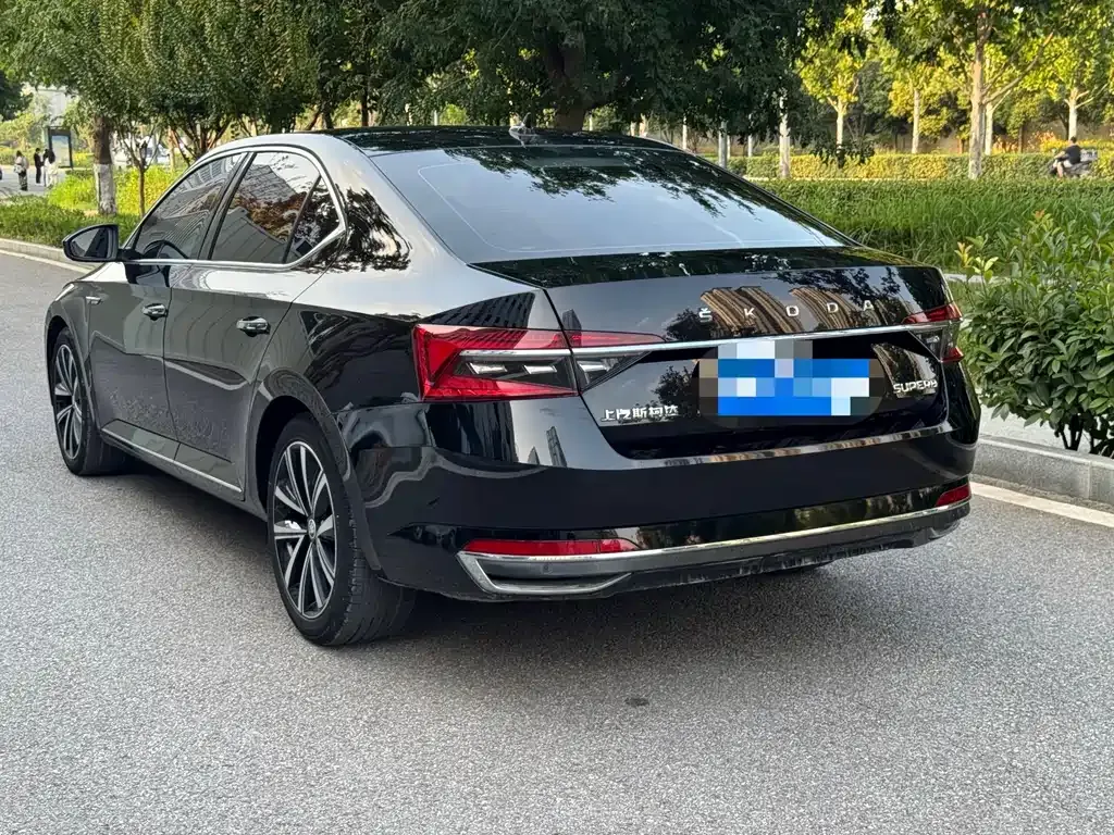 Skoda Superb — фото 6