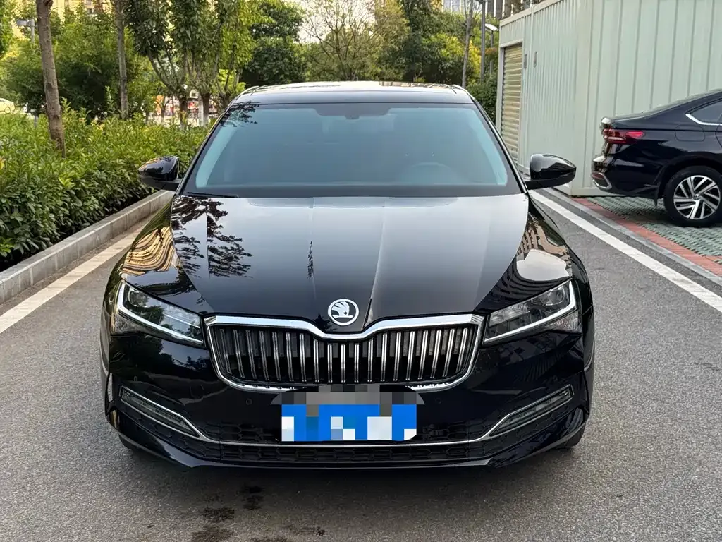 Skoda Superb — фото 5