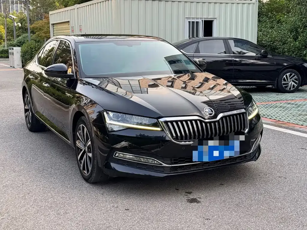 Skoda Superb — фото 8