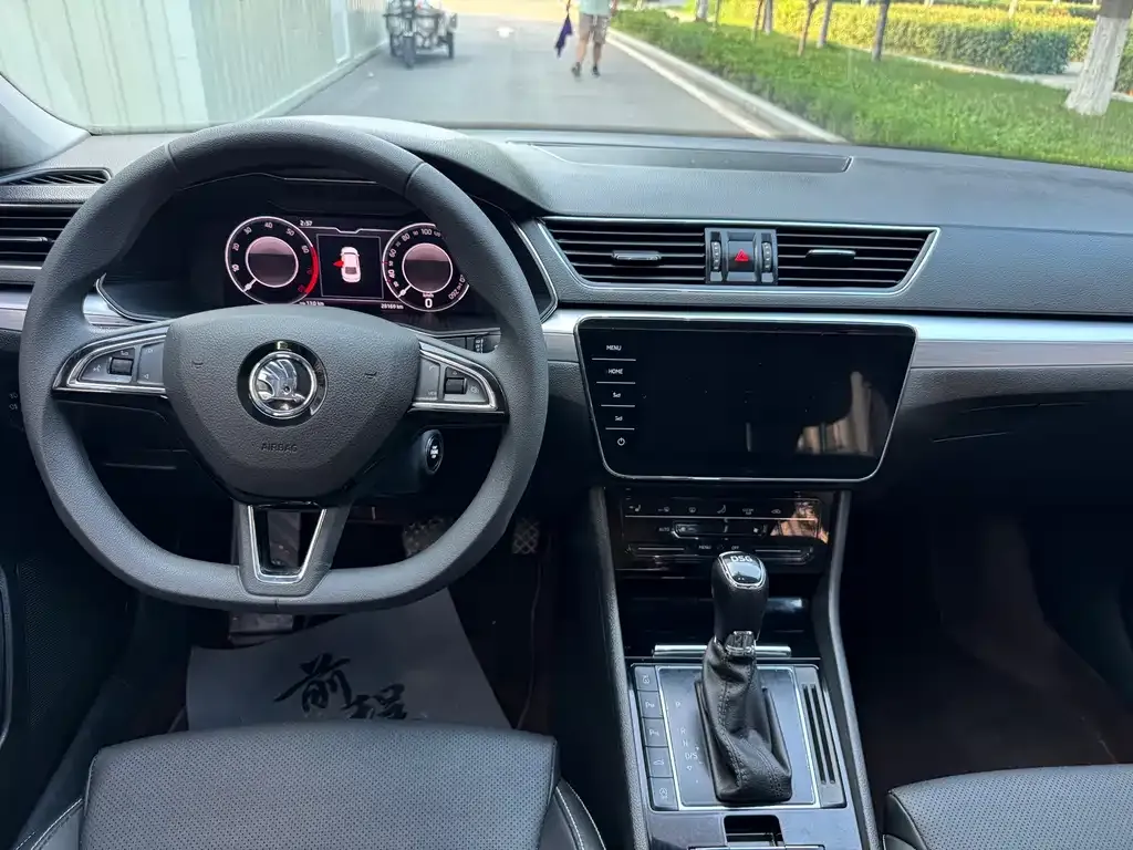 Skoda Superb — фото 4
