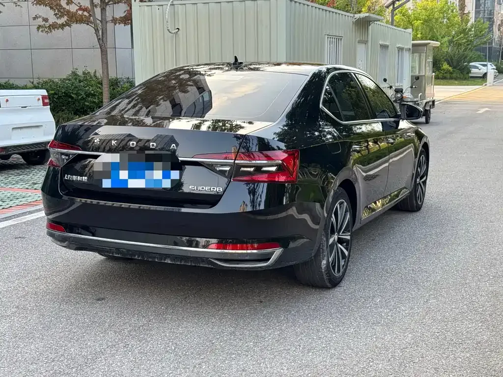 Skoda Superb — фото 10