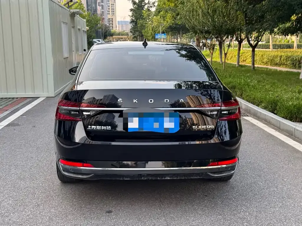 Skoda Superb — фото 7