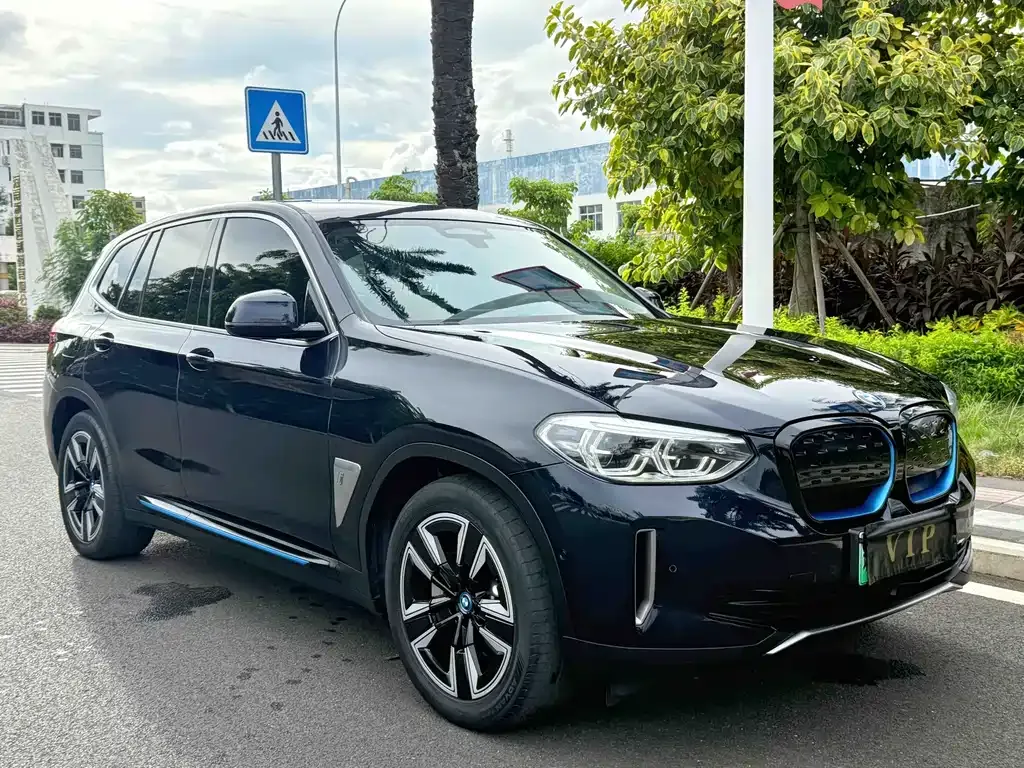 BMW iX3 — фото 4