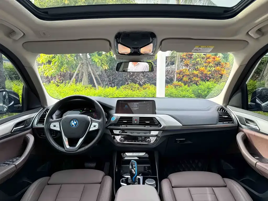 BMW iX3 — фото 10