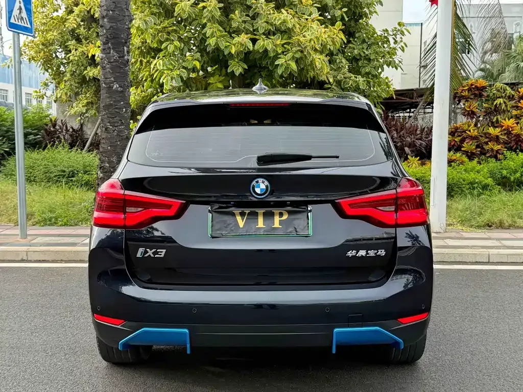 BMW iX3 — фото 6