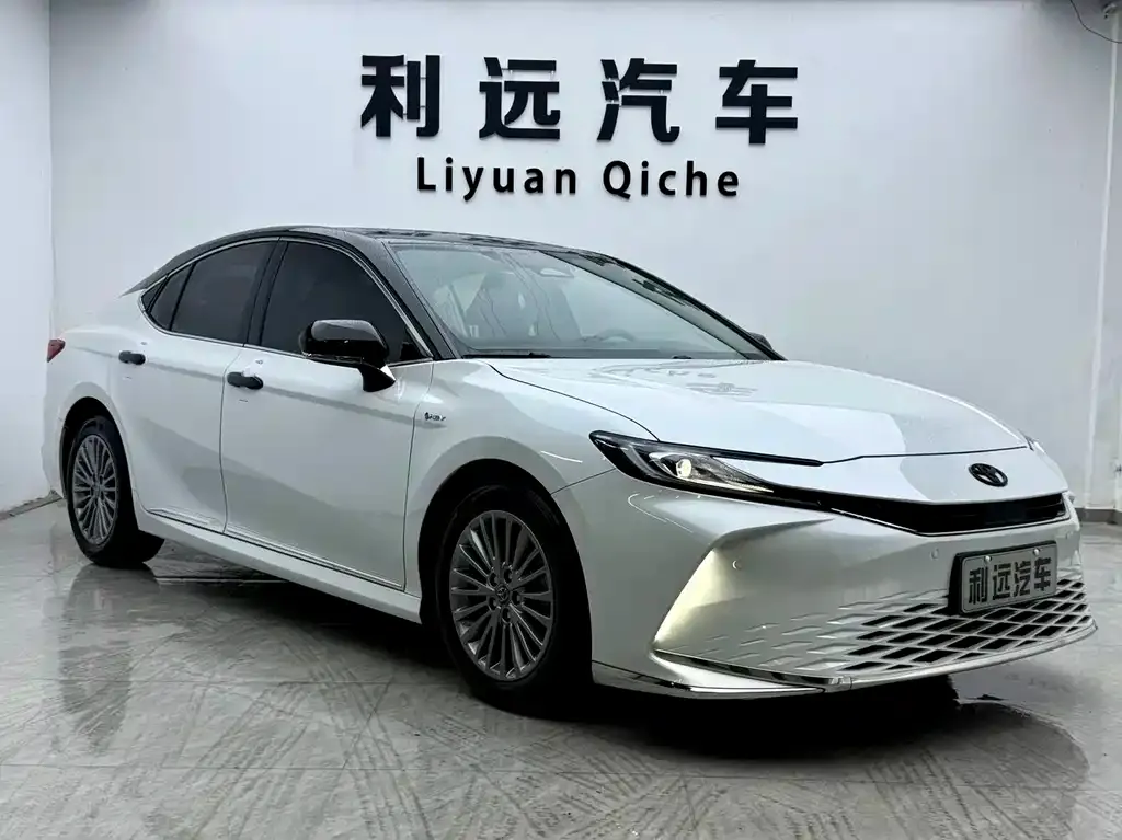 Toyota Camry — фото 9