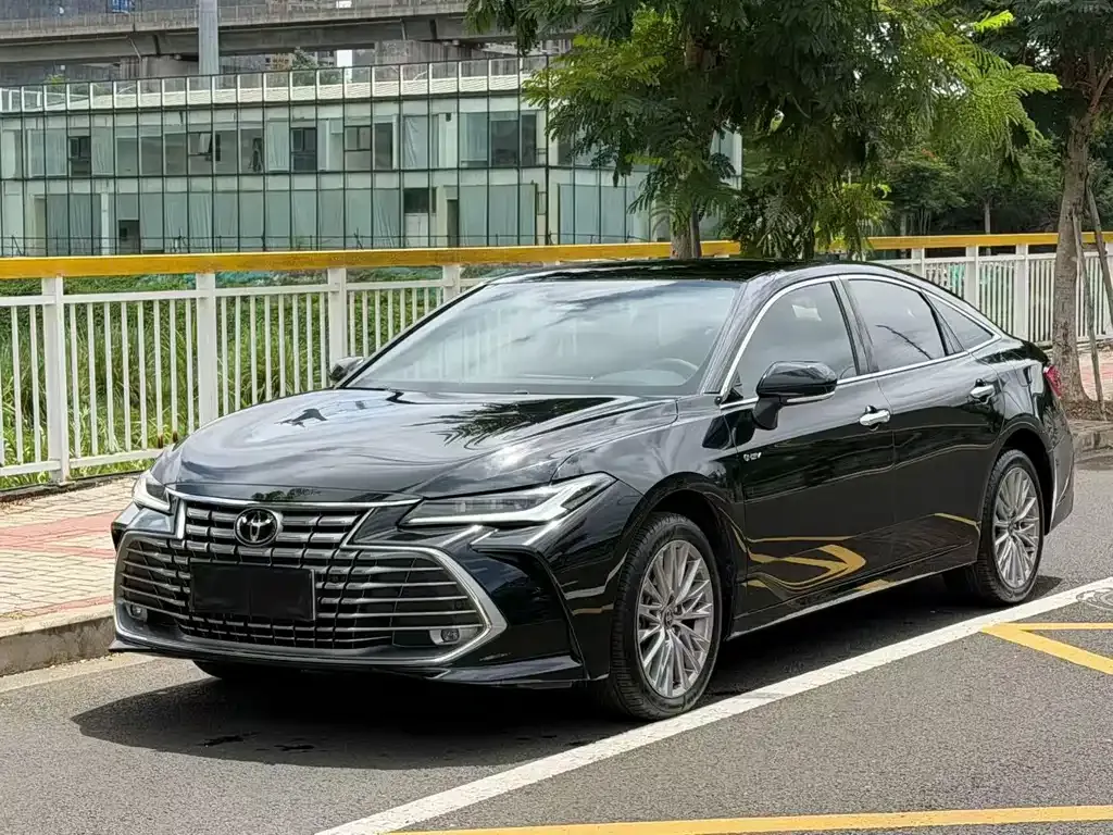 Toyota Avalon — фото 1