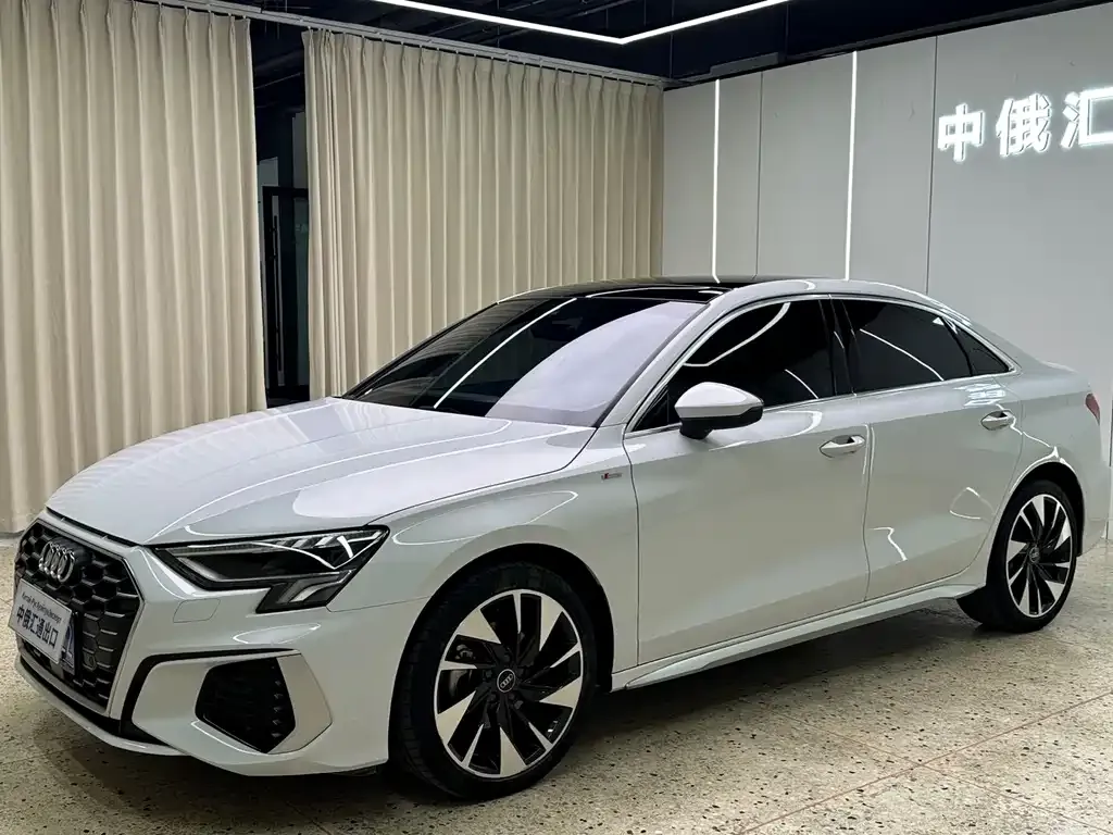 Audi A3 — фото 1