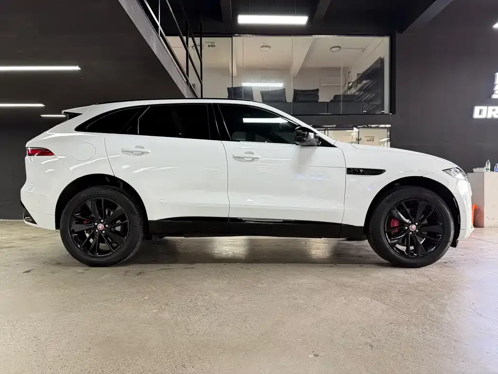 Jaguar F-PACE — фото 9