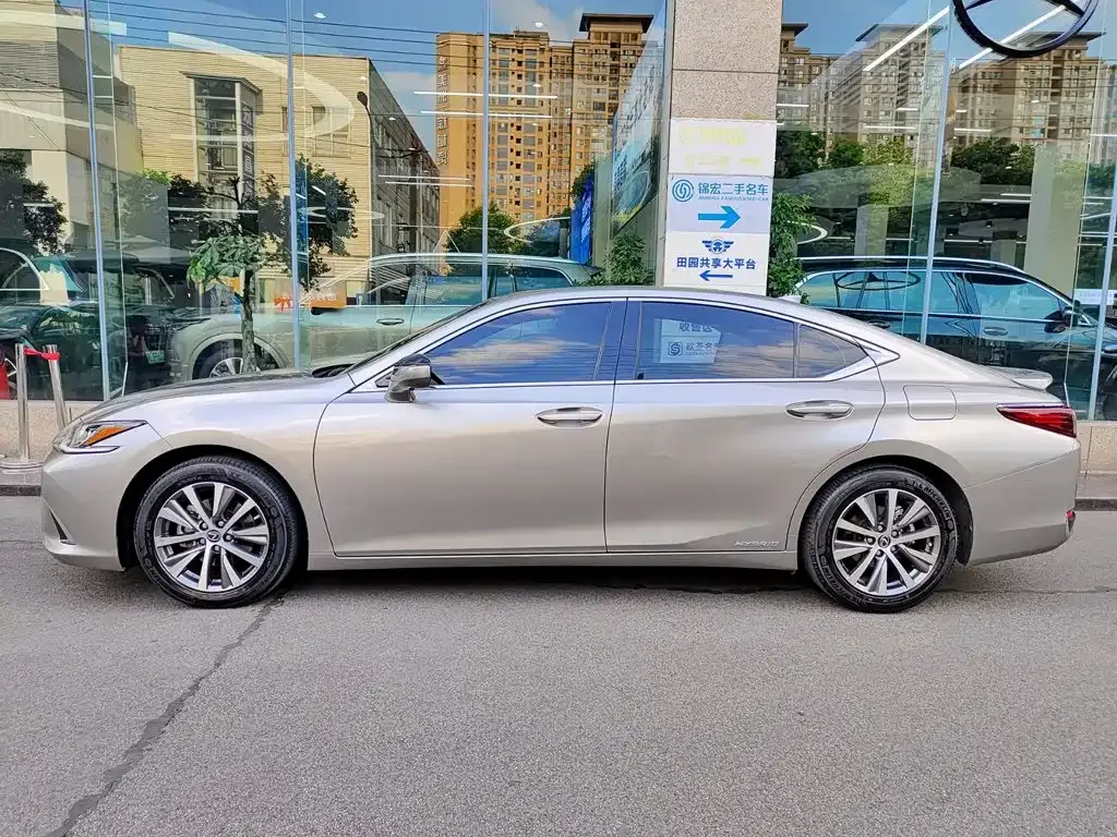 Lexus ES — фото 8