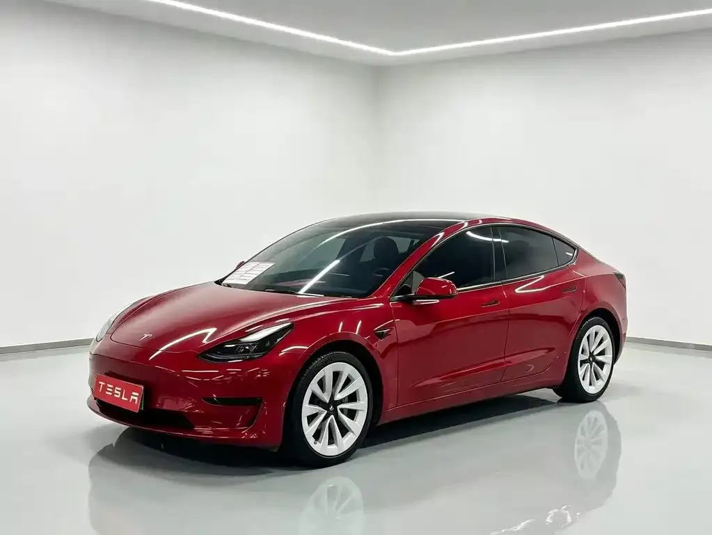 Tesla Model 3 — фото 1
