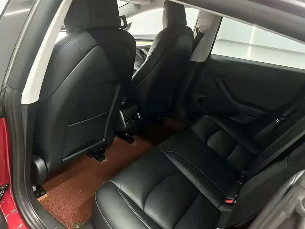 Tesla Model 3 — фото 2