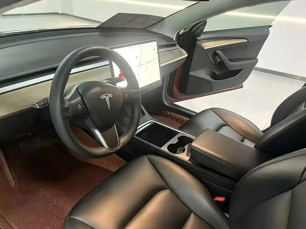 Tesla Model 3 — фото 9