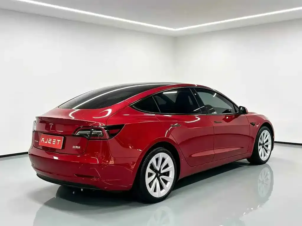Tesla Model 3 — фото 7