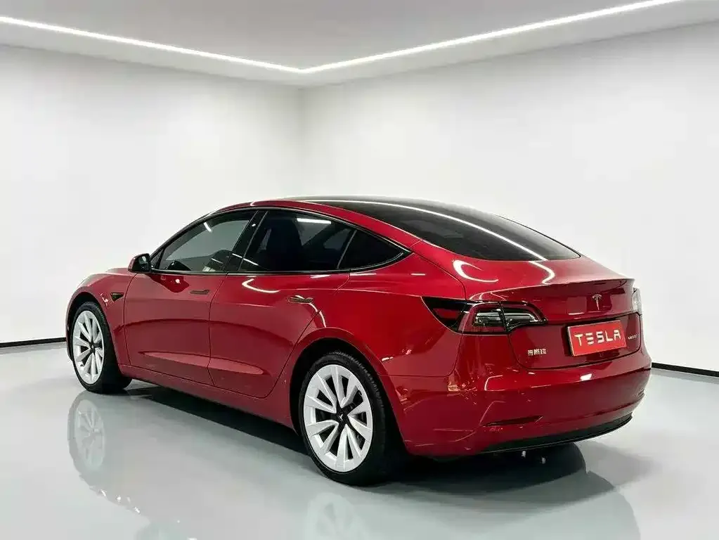 Tesla Model 3 — фото 8