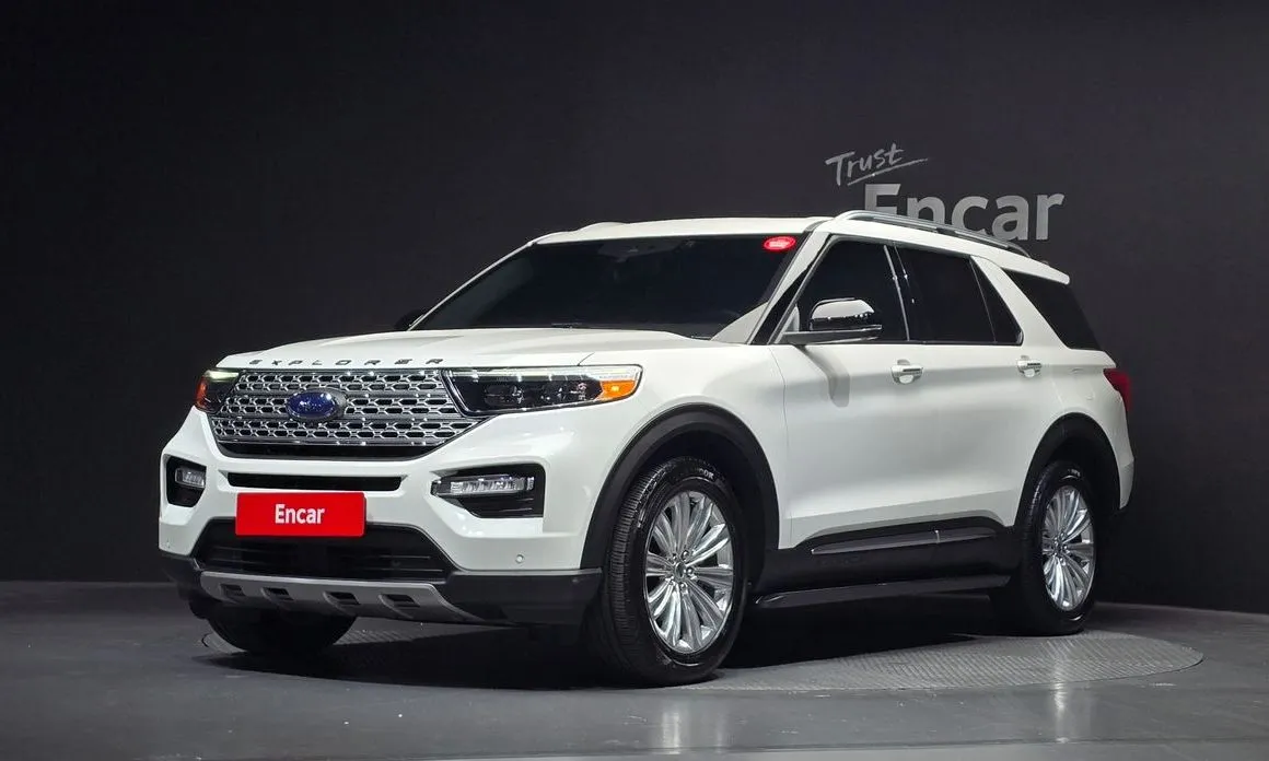 Ford Explorer — фото 1