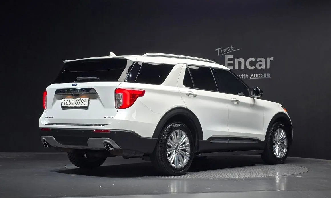 Ford Explorer — фото 10