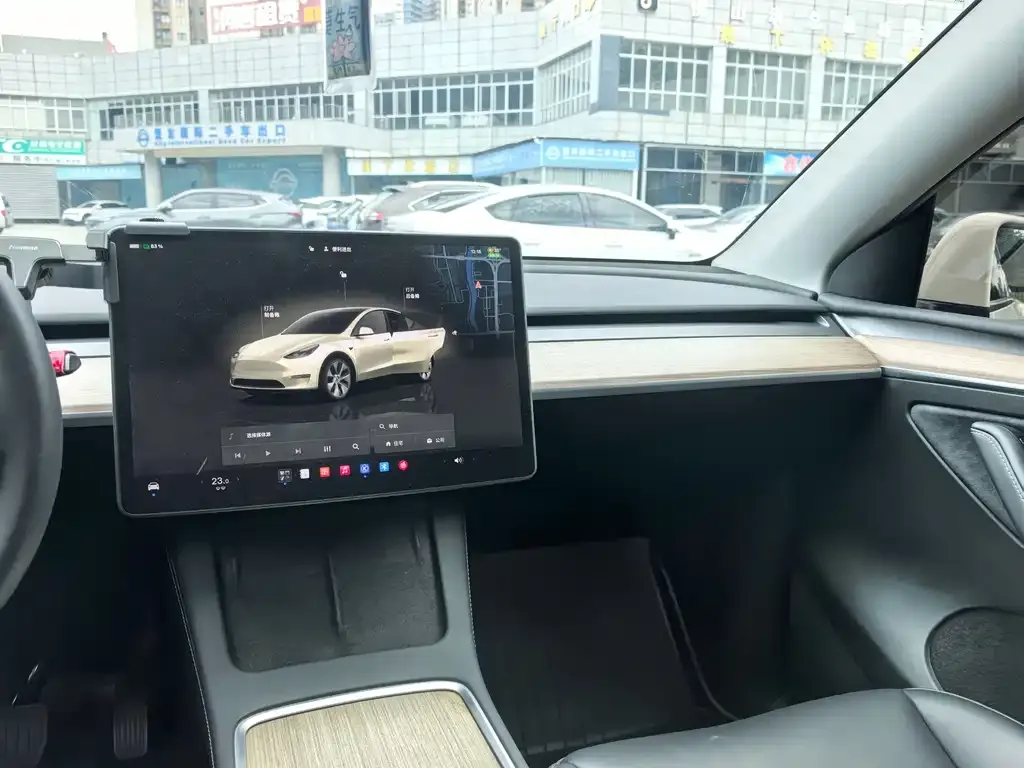 Tesla Model Y — фото 3