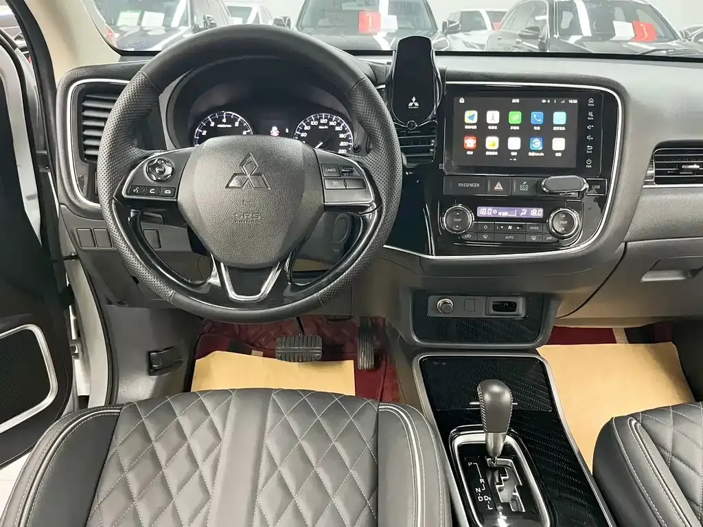 Mitsubishi Outlander — фото 7