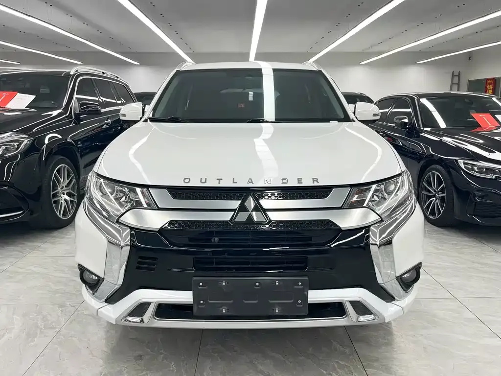 Mitsubishi Outlander — фото 2