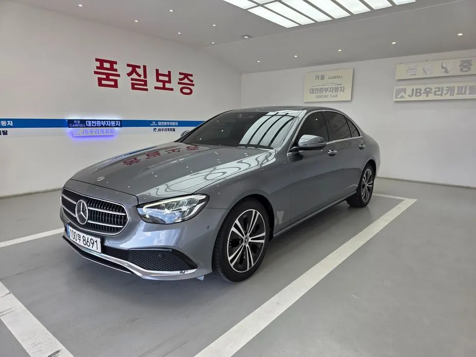 Mercedes-Benz E-Class — фото 1