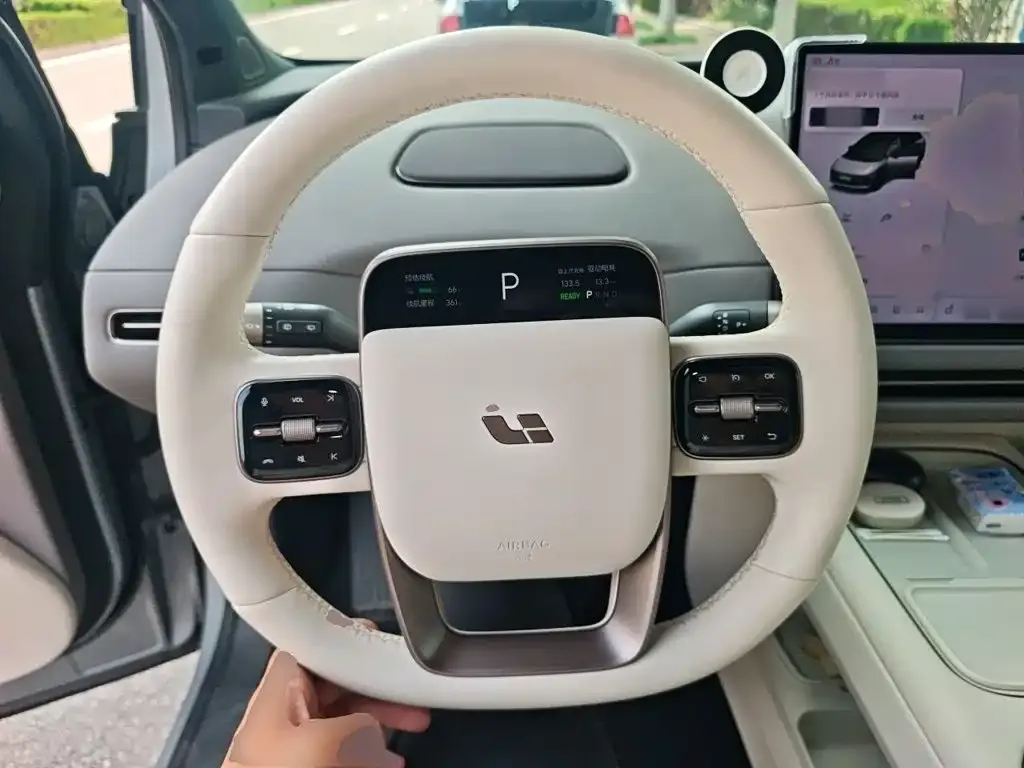 Li Auto i6 — фото 4
