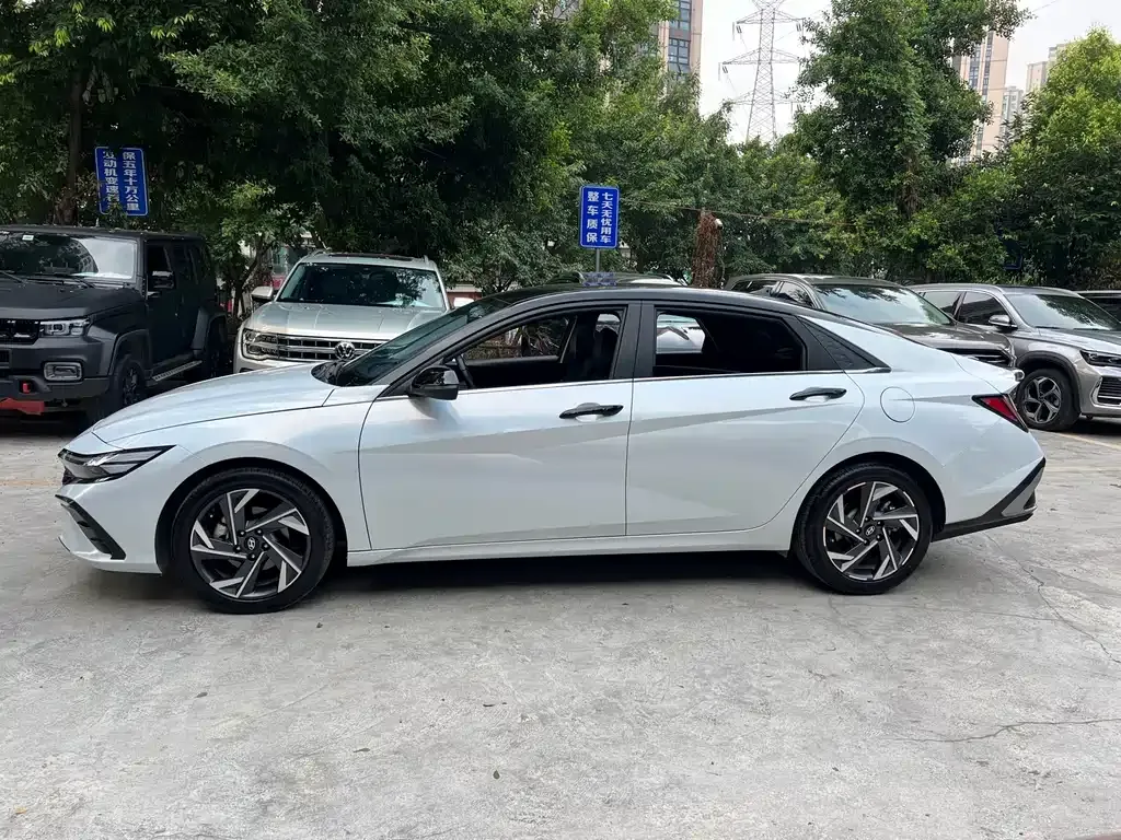 Hyundai Elantra — фото 8
