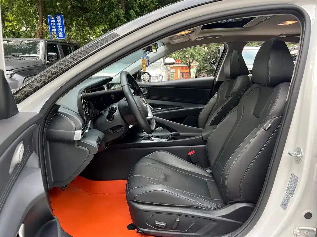 Hyundai Elantra — фото 4