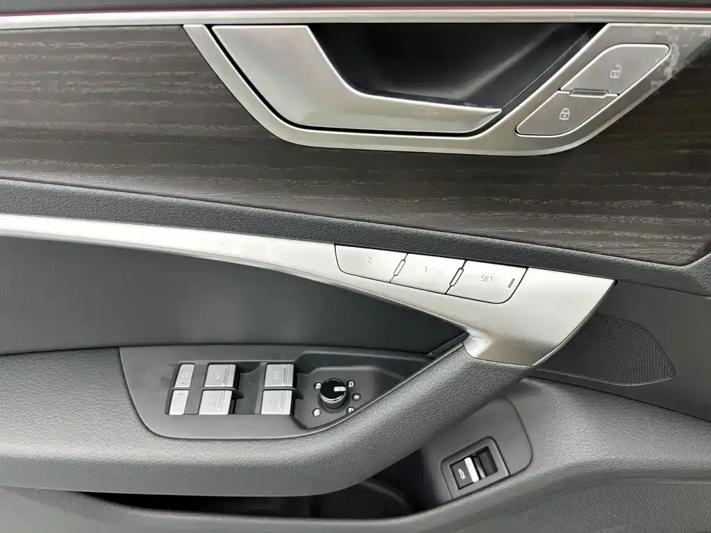 Audi A6L — фото 5