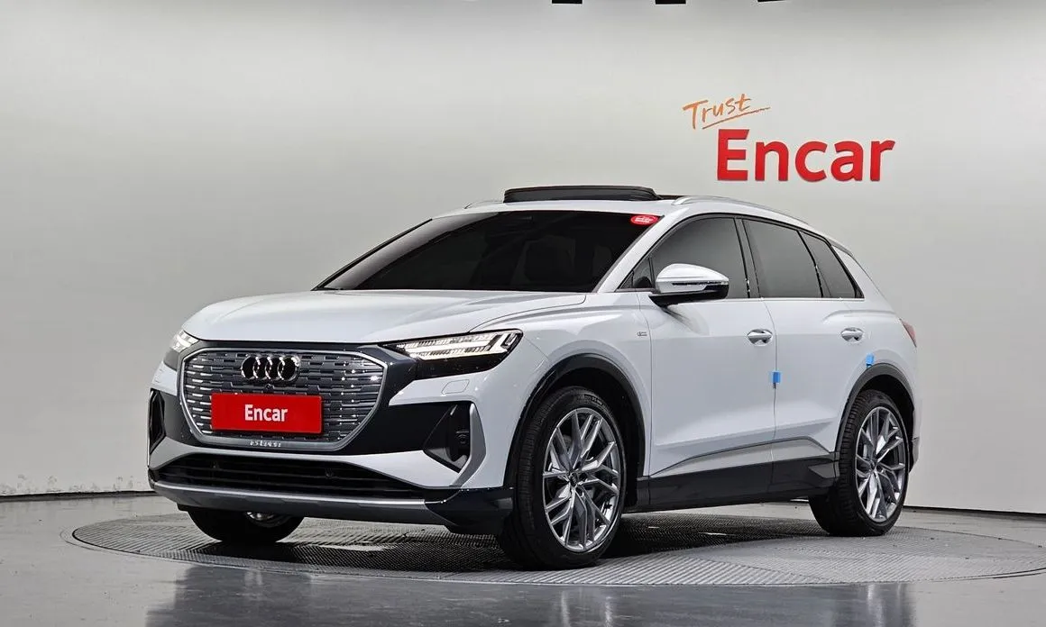 Audi Q4 e-tron — фото 1