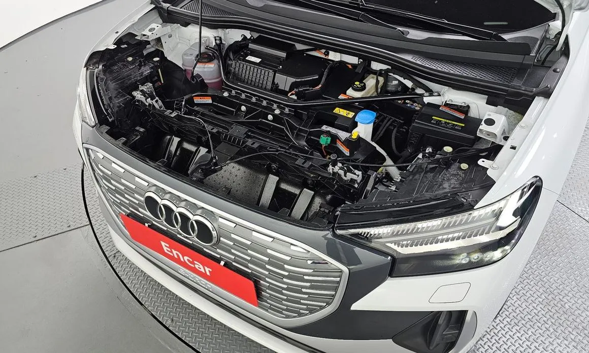 Audi Q4 e-tron — фото 2