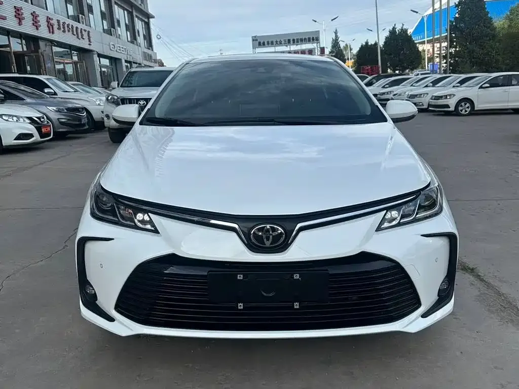 Toyota Corolla — фото 1