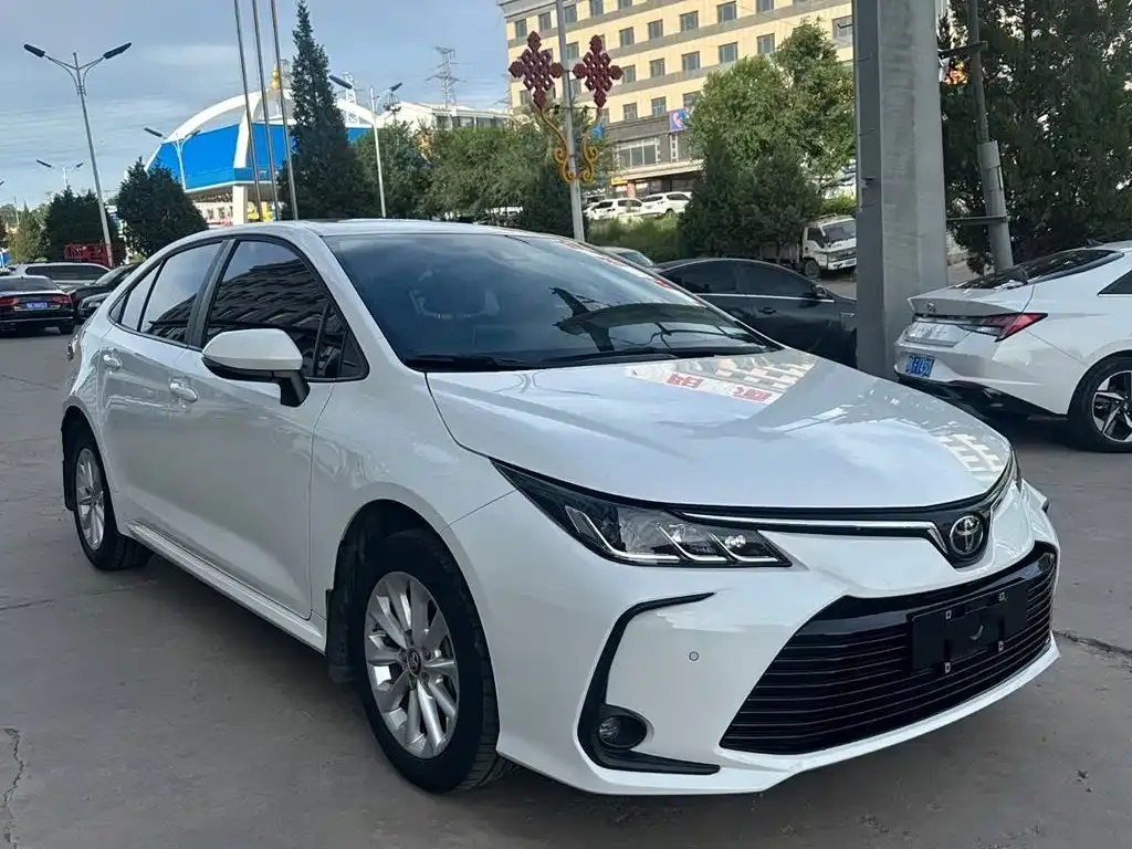 Toyota Corolla — фото 10
