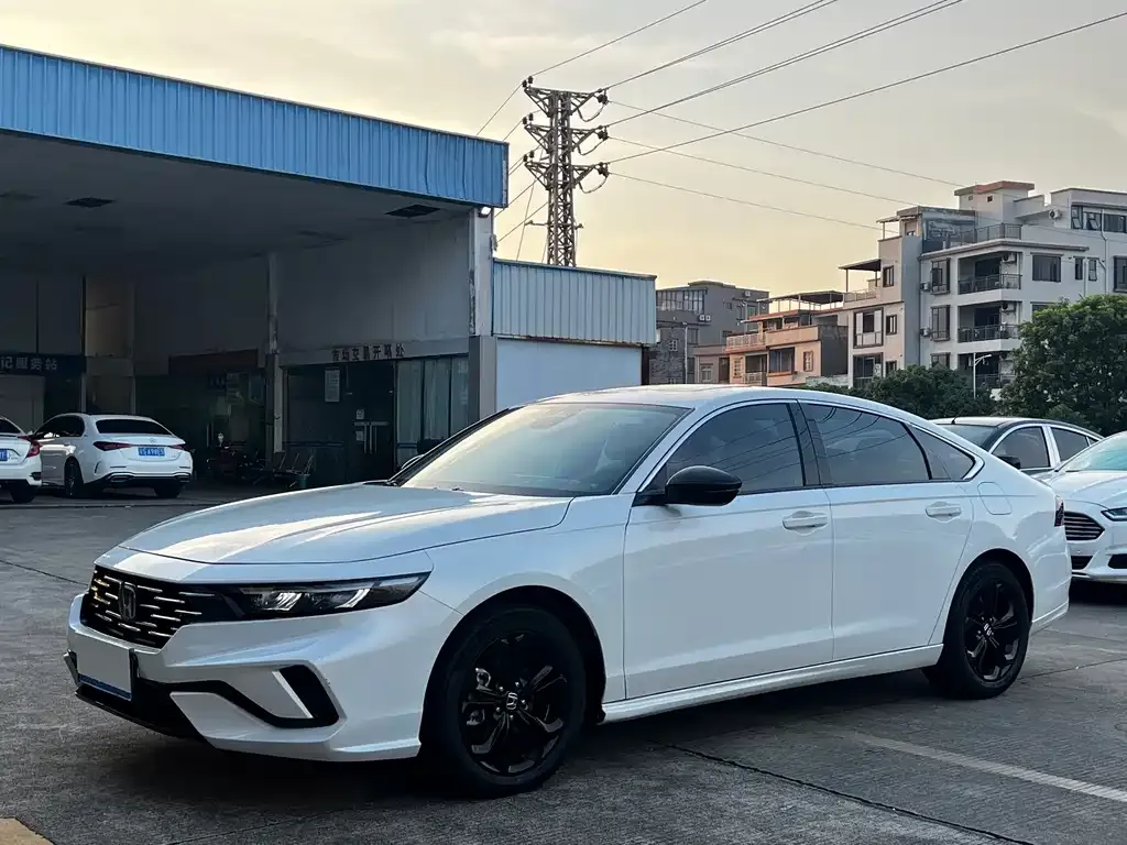 Honda Accord — фото 1