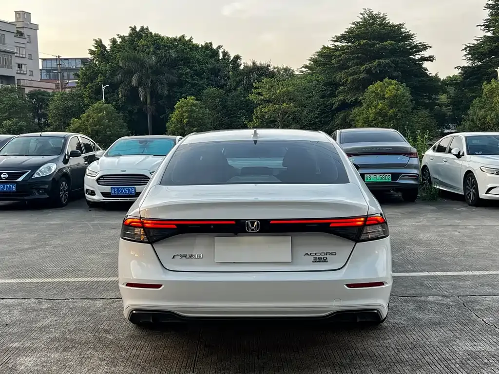 Honda Accord — фото 9