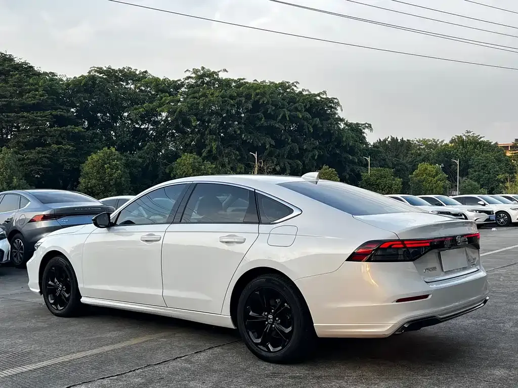 Honda Accord — фото 8
