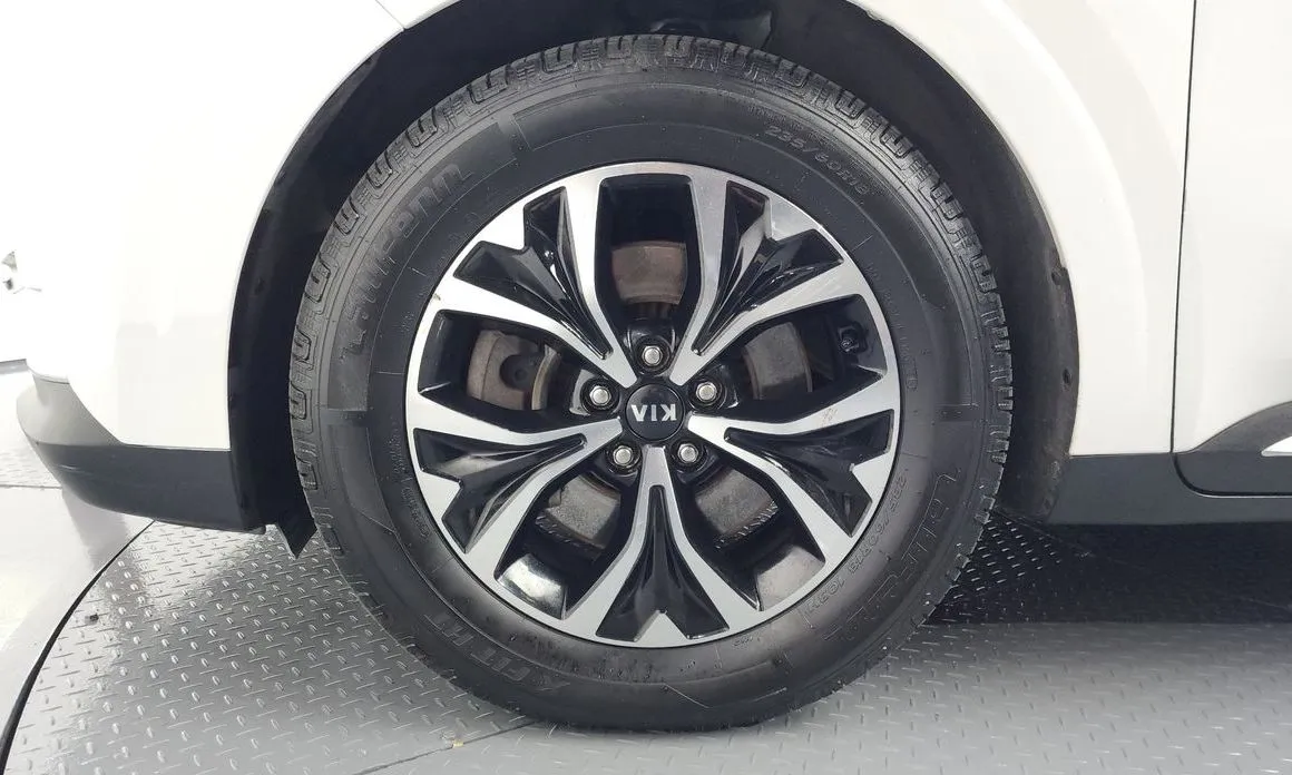 Kia Carnival — фото 10