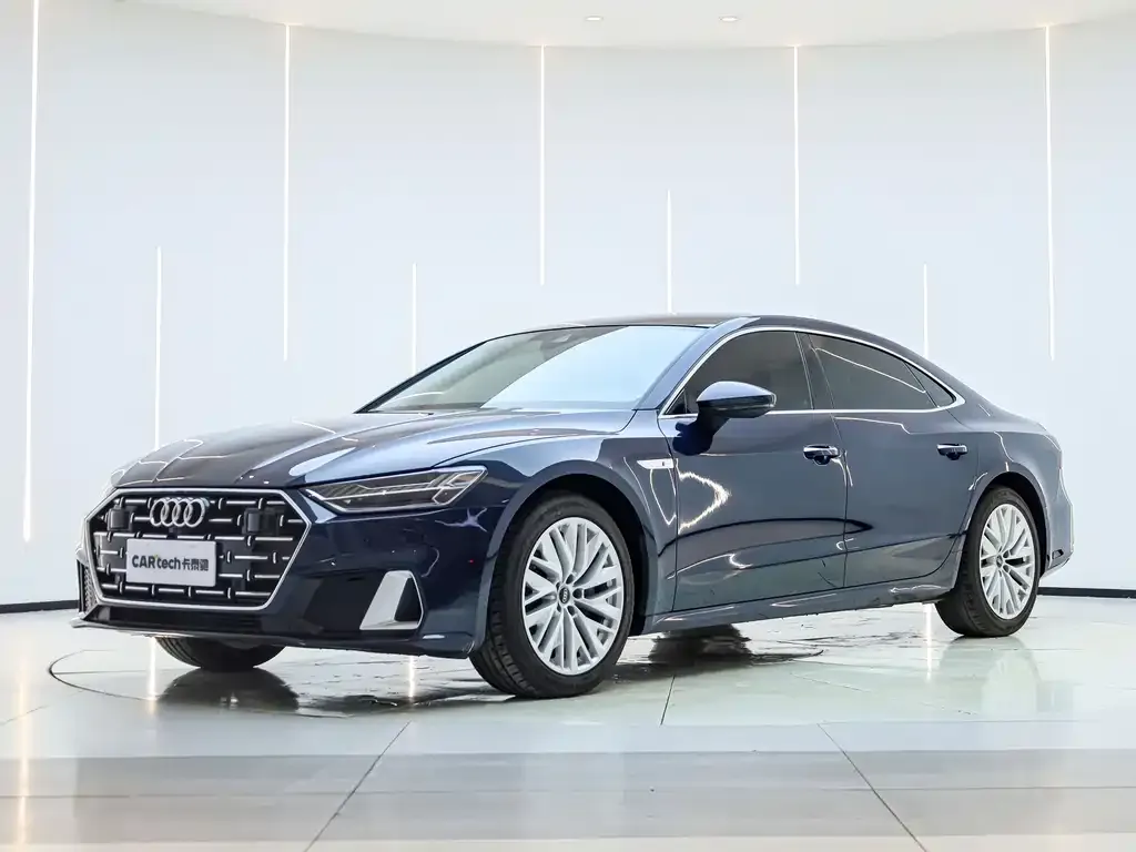 Audi A7L — фото 1