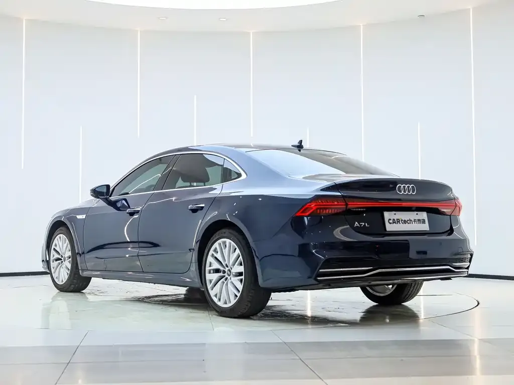Audi A7L — фото 10